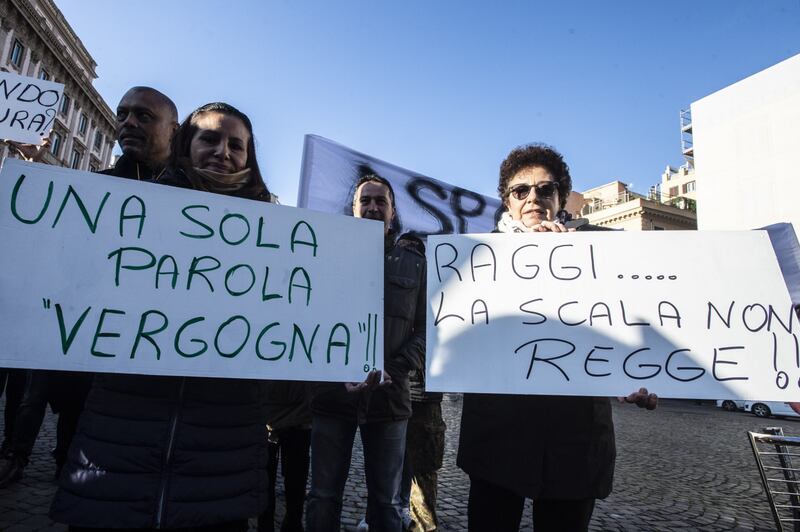 Barberini, la protesta dei commercianti per la chiusura della metro 1