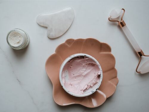 Scrub per una pelle tonica a 60 anni: rimedi naturali