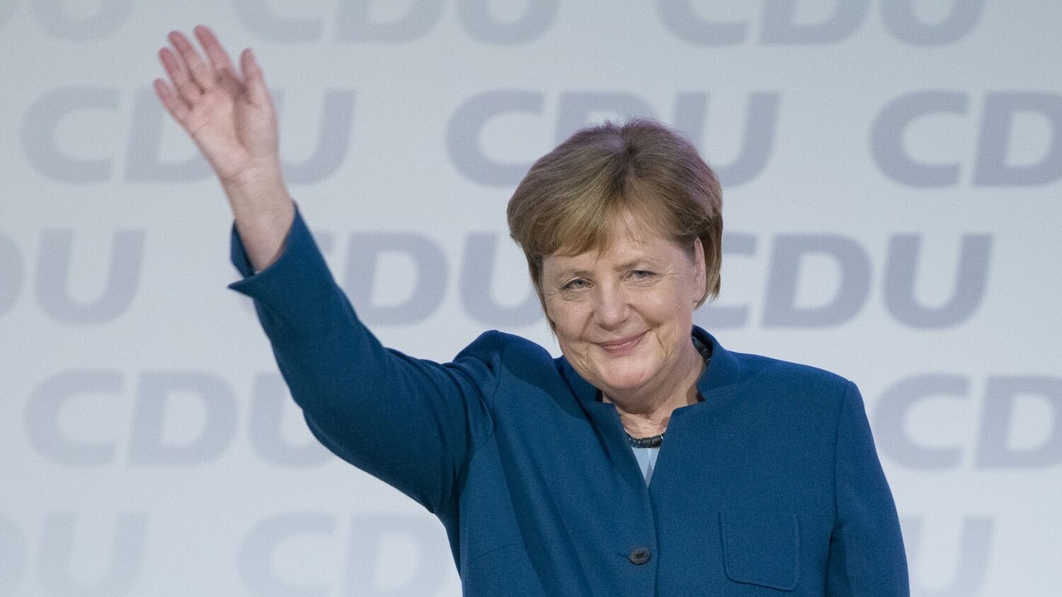 Merkel, discorso di addio alla Cdu: "Il partito resti unito". Dieci minuti di applausi