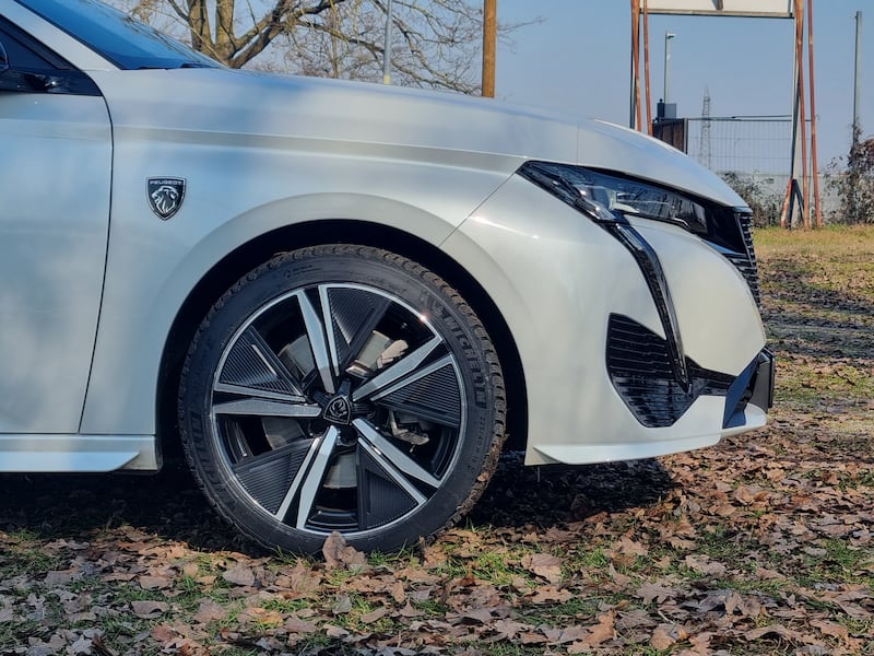 Peugeot 308 SW, guarda le foto 7