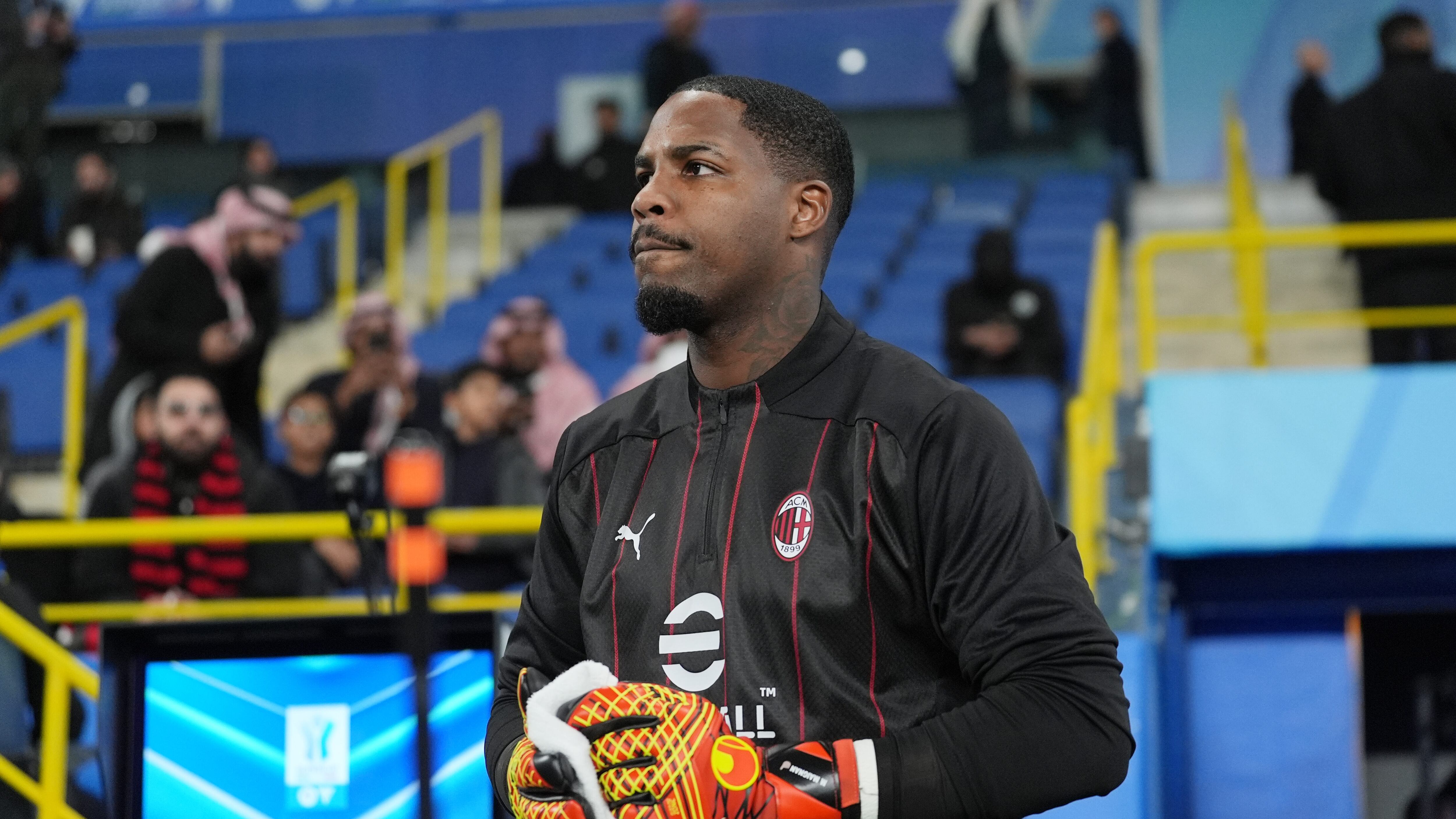 Milan, c'è poco da stare... Allegri con i mal di pancia di Maignan e Theo