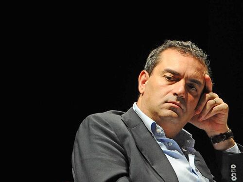 Il Comune di Napoli fallisce, De Magistris spende e spande