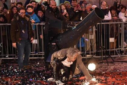 Morgan e la caduta sul red carpet di Sanremo 2