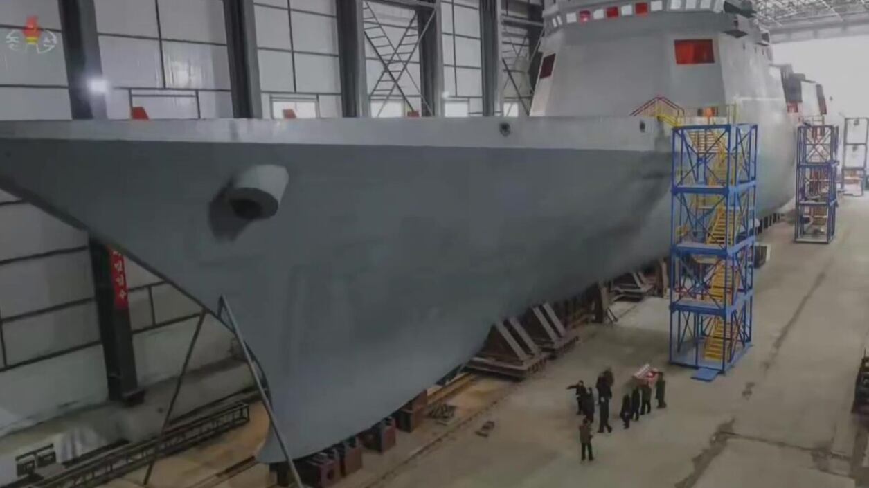 Varata una terza nave da guerra: cosa c'è dietro la mossa di Kim