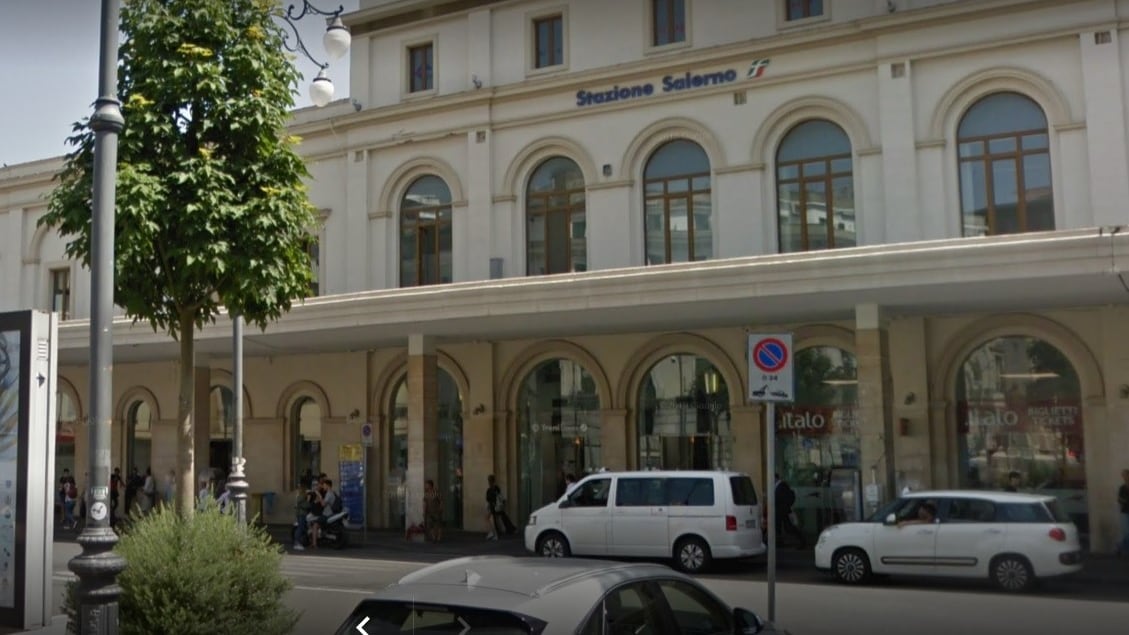 Salerno, nigeriano senza biglietto sul treno attacca agenti polfer