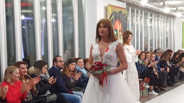 Vladimir Luxuria sfila in abito da sposa