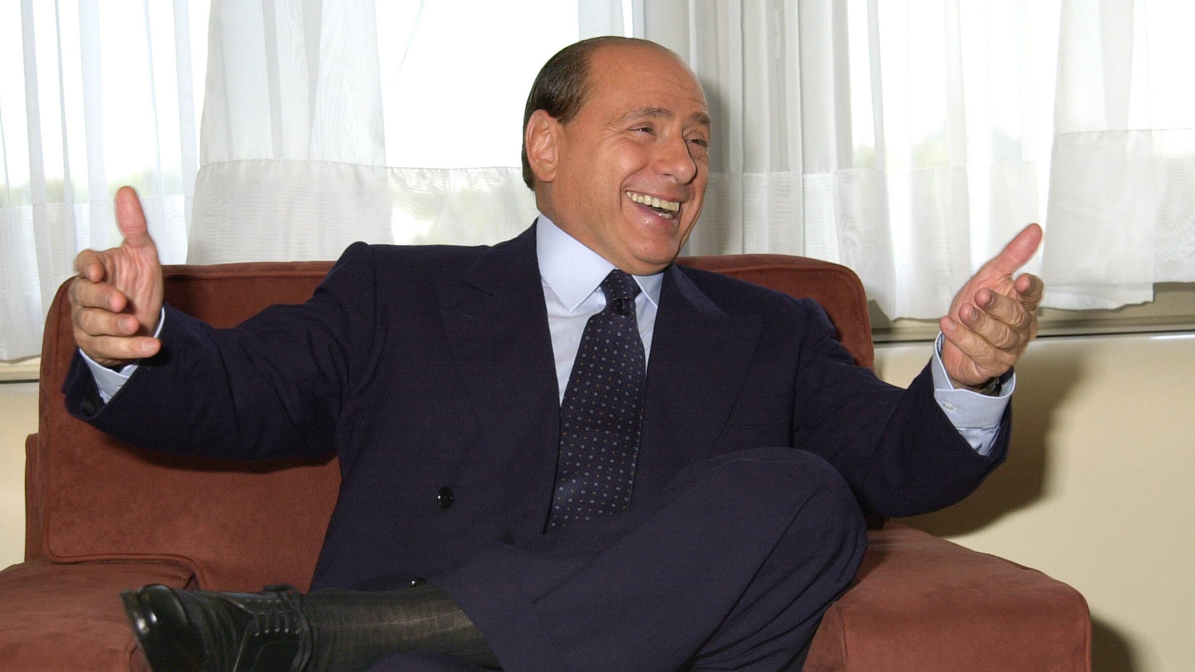 La morte di Berlusconi monopolizza i media: citato ogni 150 secondi