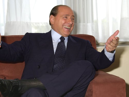"Via Silvio Berlusconi". In Puglia l'omaggio al Cavaliere, Sala invece cauto