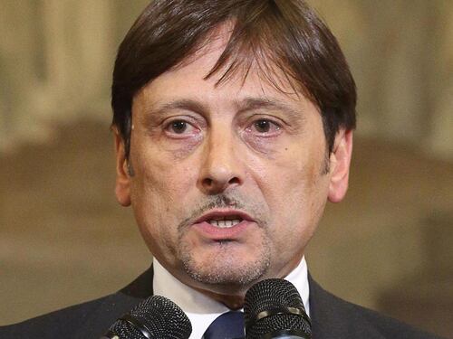 Stefàno specula sulla decadenza dell’ex premier: "Ecco il mio libro"