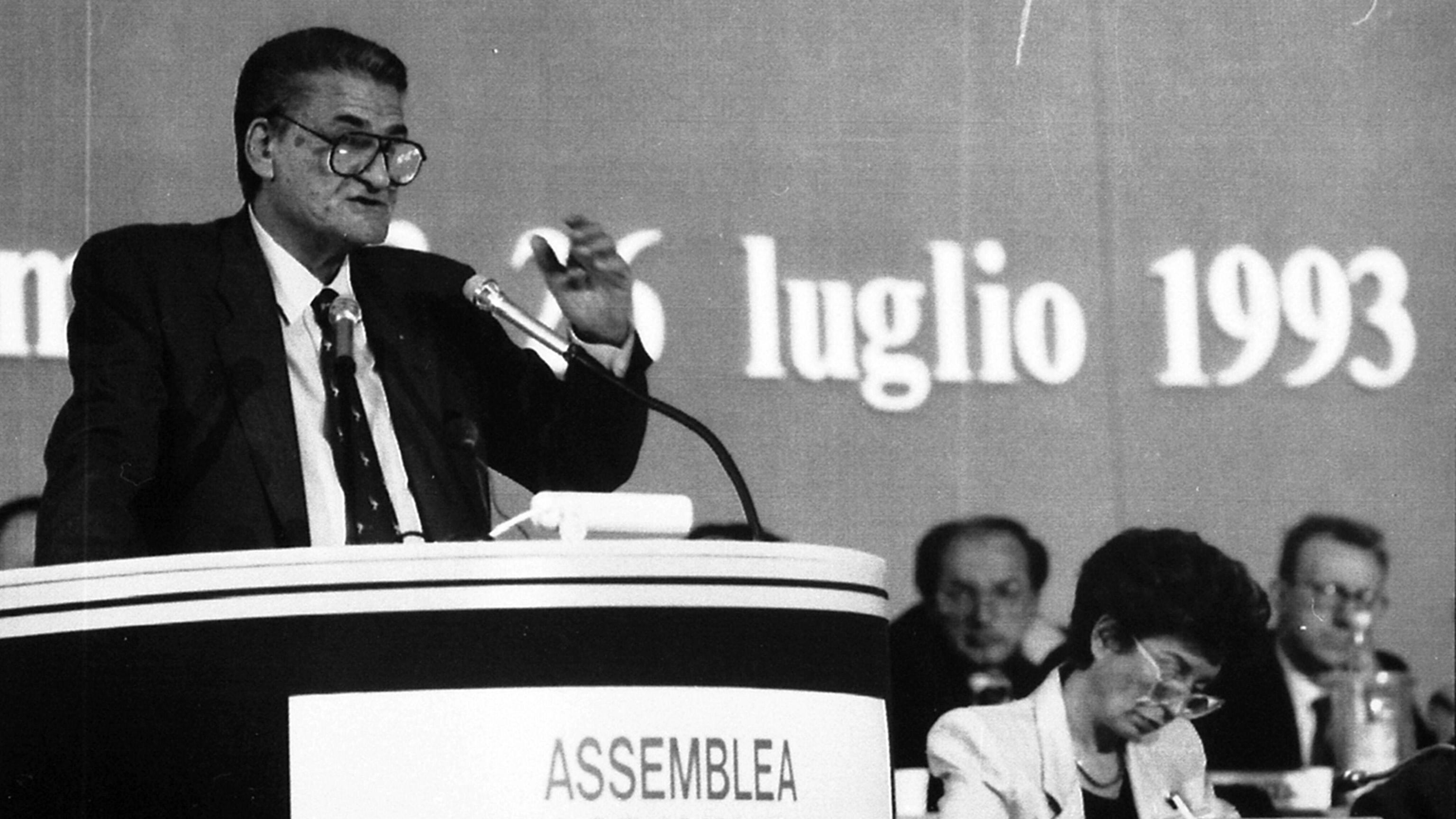 Trent'anni fa la Dc decise di sciogliersi: ci fu un solo voto contrario