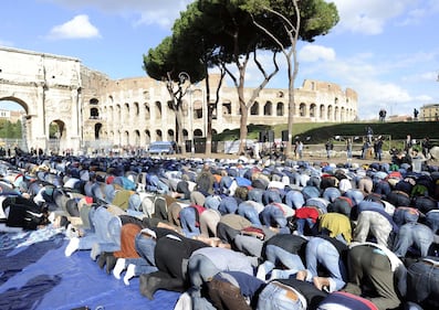 I musulmani pregano al Colosseo 9