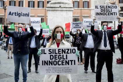 Flash mob della Meloni davanti Palazzo Chigi: "Vogliamo dare una mano" 1