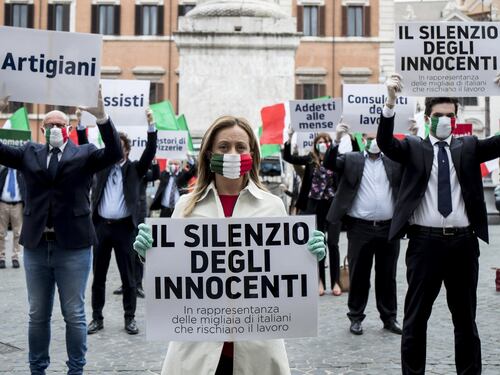 Flash mob della Meloni davanti Palazzo Chigi