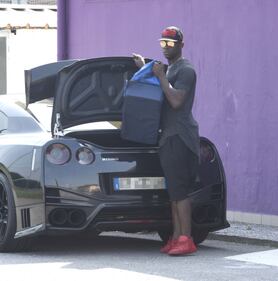 Balotelli e la sua macchina di lusso: gli scatti del nuovo gioiello di Supermario 2