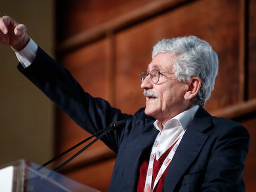 Armi, gli "affari opachi" di D'Alema