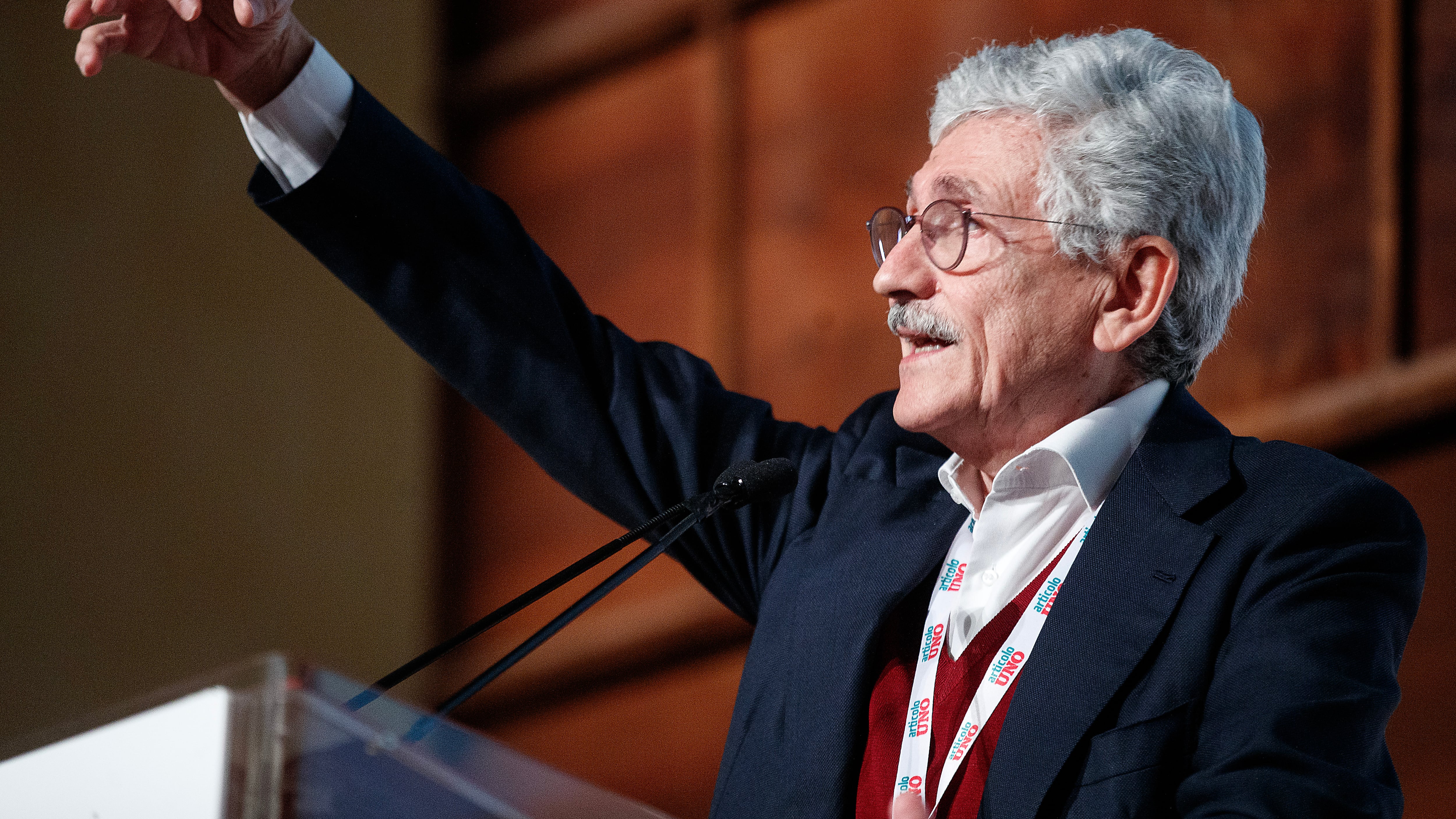 D'Alema ritira fuori il "ramoscello d'Ulivo" e parla di un'unità a sinistra che non esiste