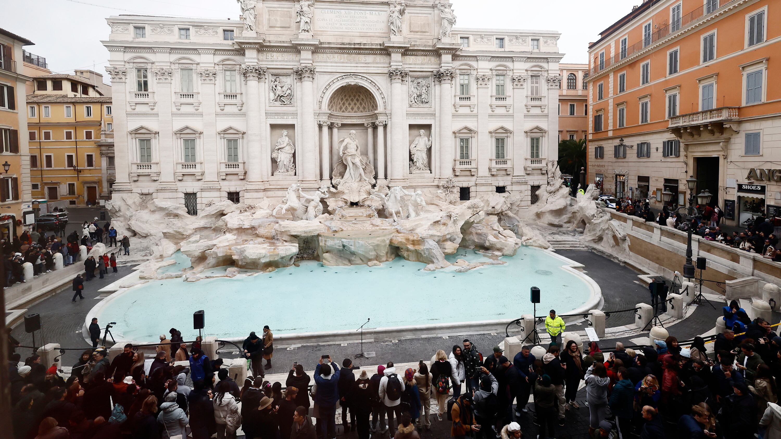 Fontana di Trevi, da oggi diventa a pagamento: ecco cosa c'è da sapere
