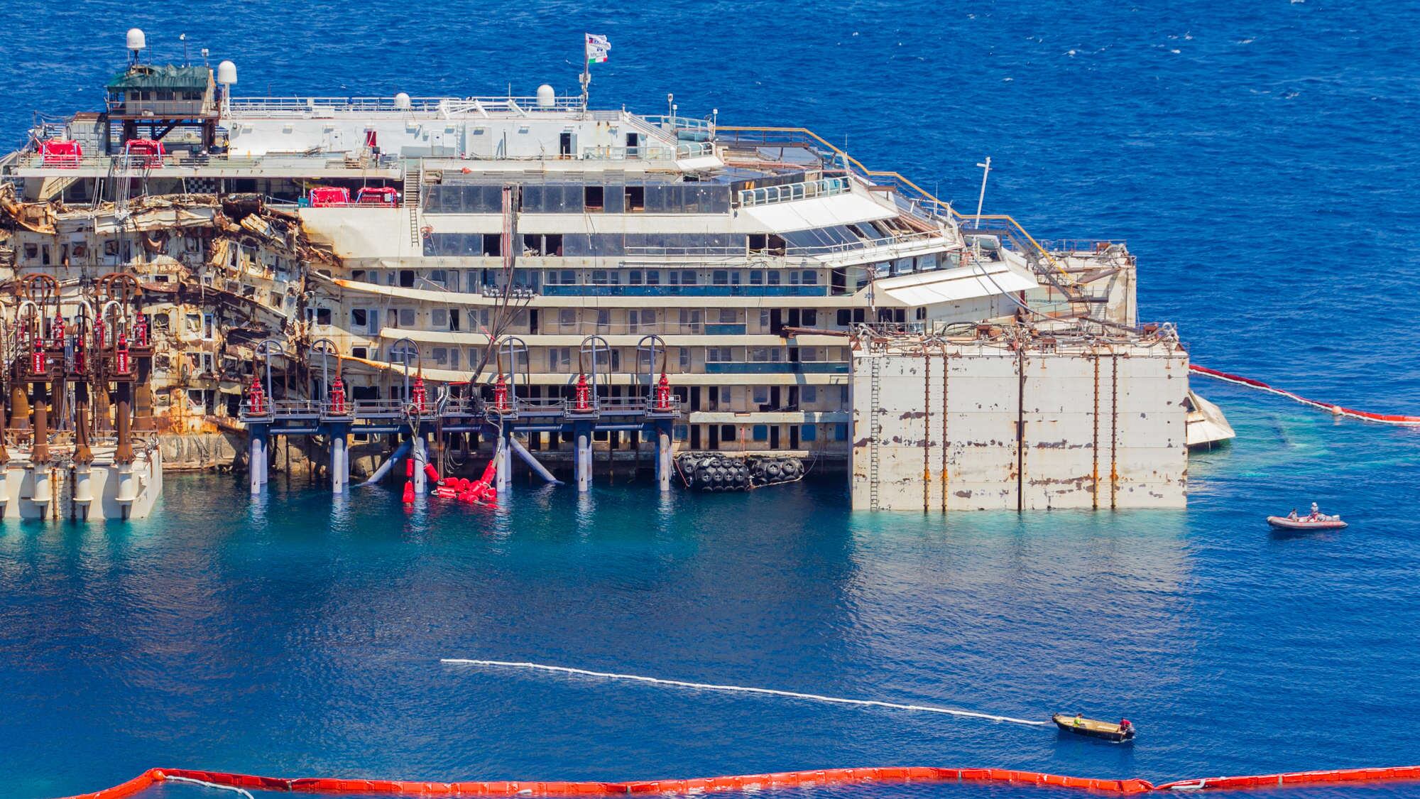 Concordia, ora viene la sfida più difficile: il mare aperto
