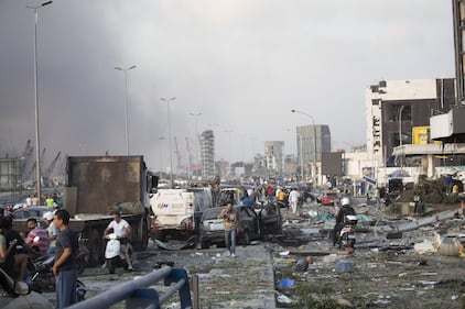 Beirut, due esplosioni devastano il porto 10