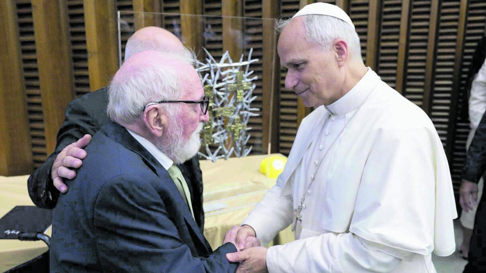 La Croce "Preghiera di pace" per il compleanno di Papa Leone