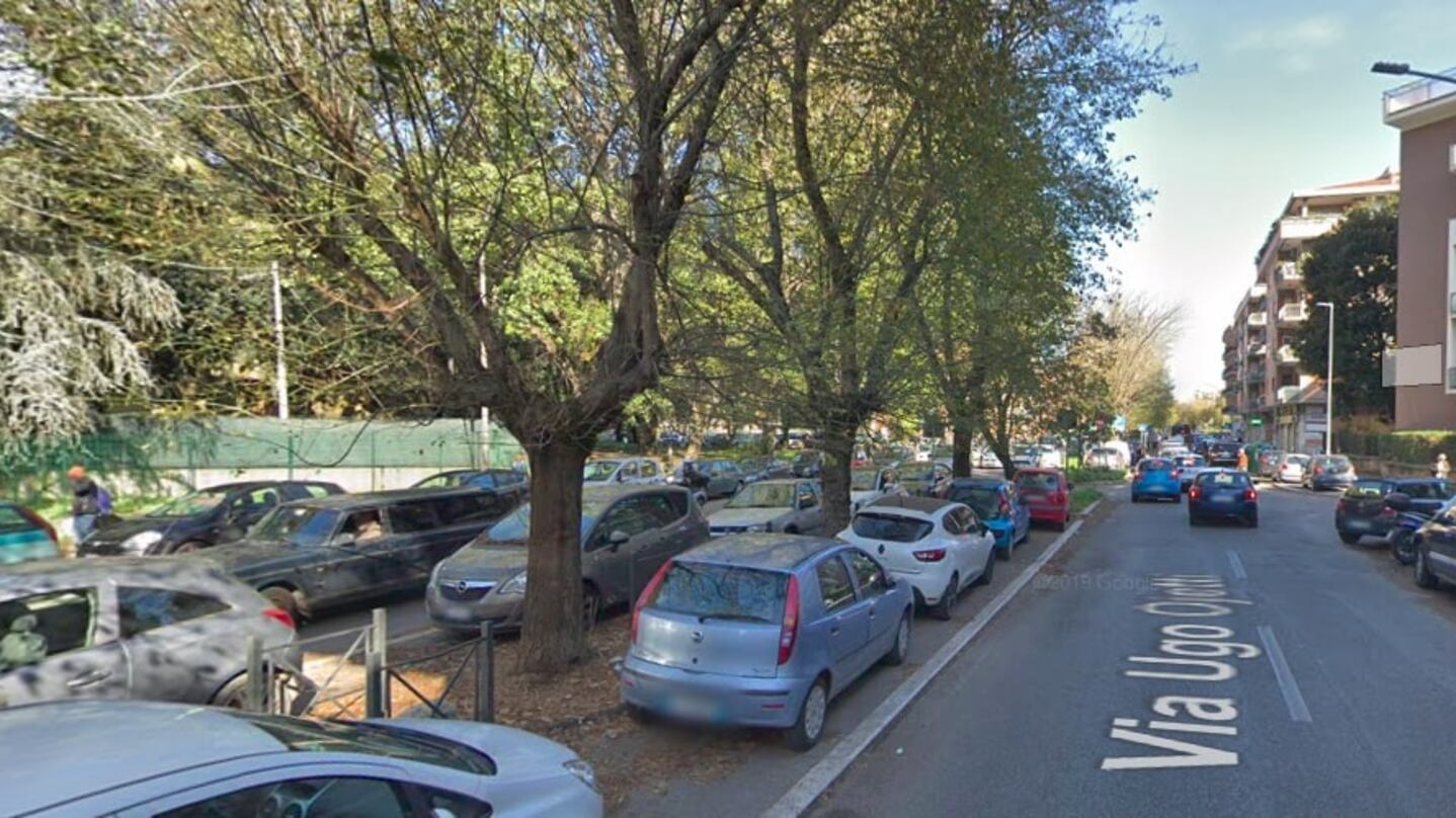 Roma, 87enne alla guida investe una donna: entrambi gravi