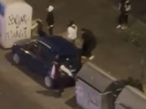 Sassaiola contro auto in transito: paura nel cuore di Napoli