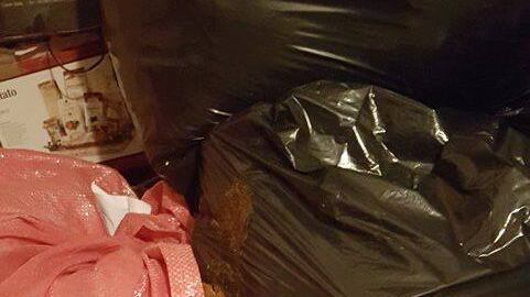 Trieste, vandali defecano sui giocattoli per bimbi poveri