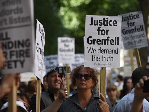 Rogo a Londra, rabbia e dolore La May contestata dai residenti