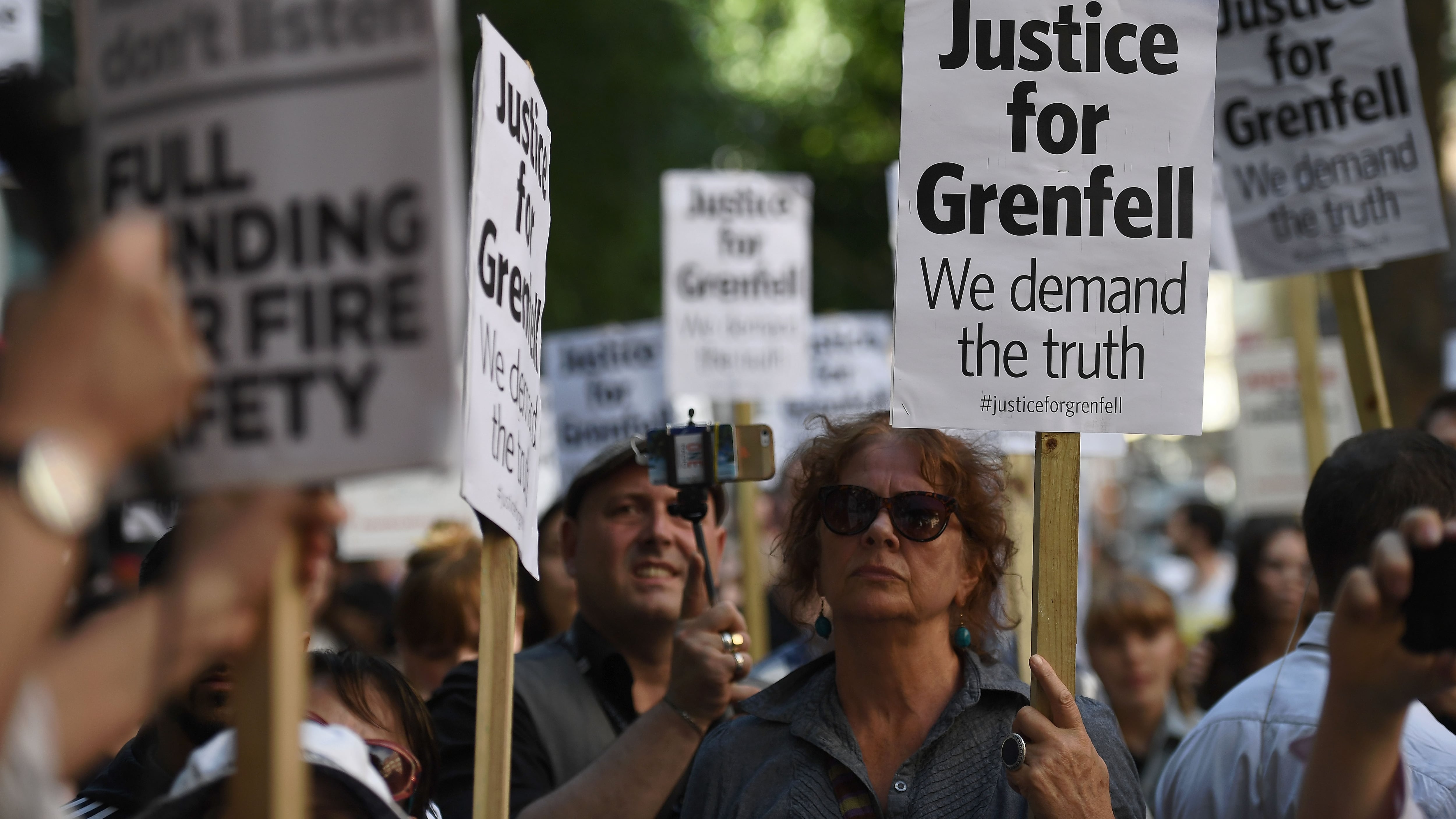 Rogo a Londra, rabbia e dolore La May contestata dai residenti