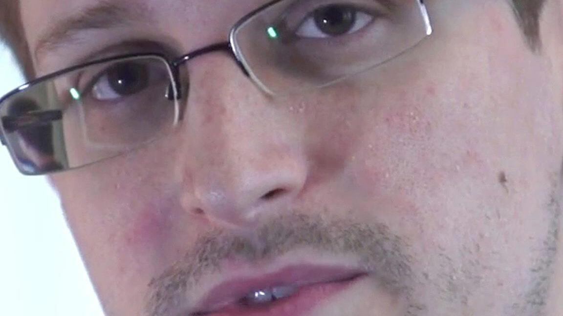 «La talpa» Ed Snowden trova una tana in Russia Ma è una mina vagante