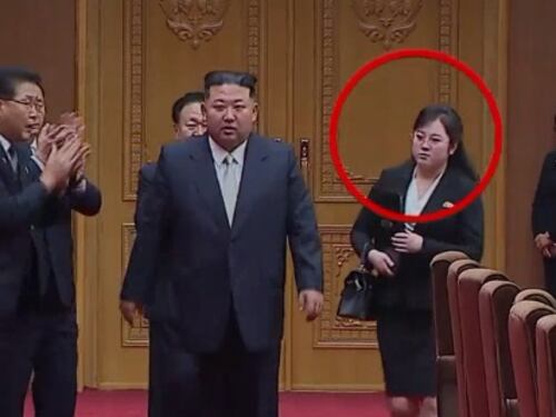 Mistero sulla nuova assistente di Kim: chi è la donna "con il borsone"