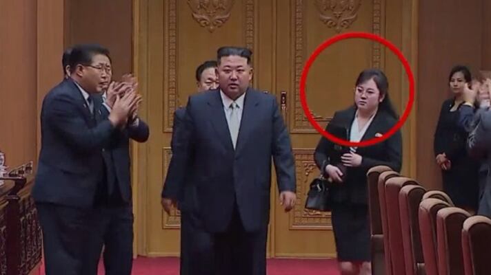 Mistero sulla nuova assistente di Kim: chi è la donna "con il borsone"