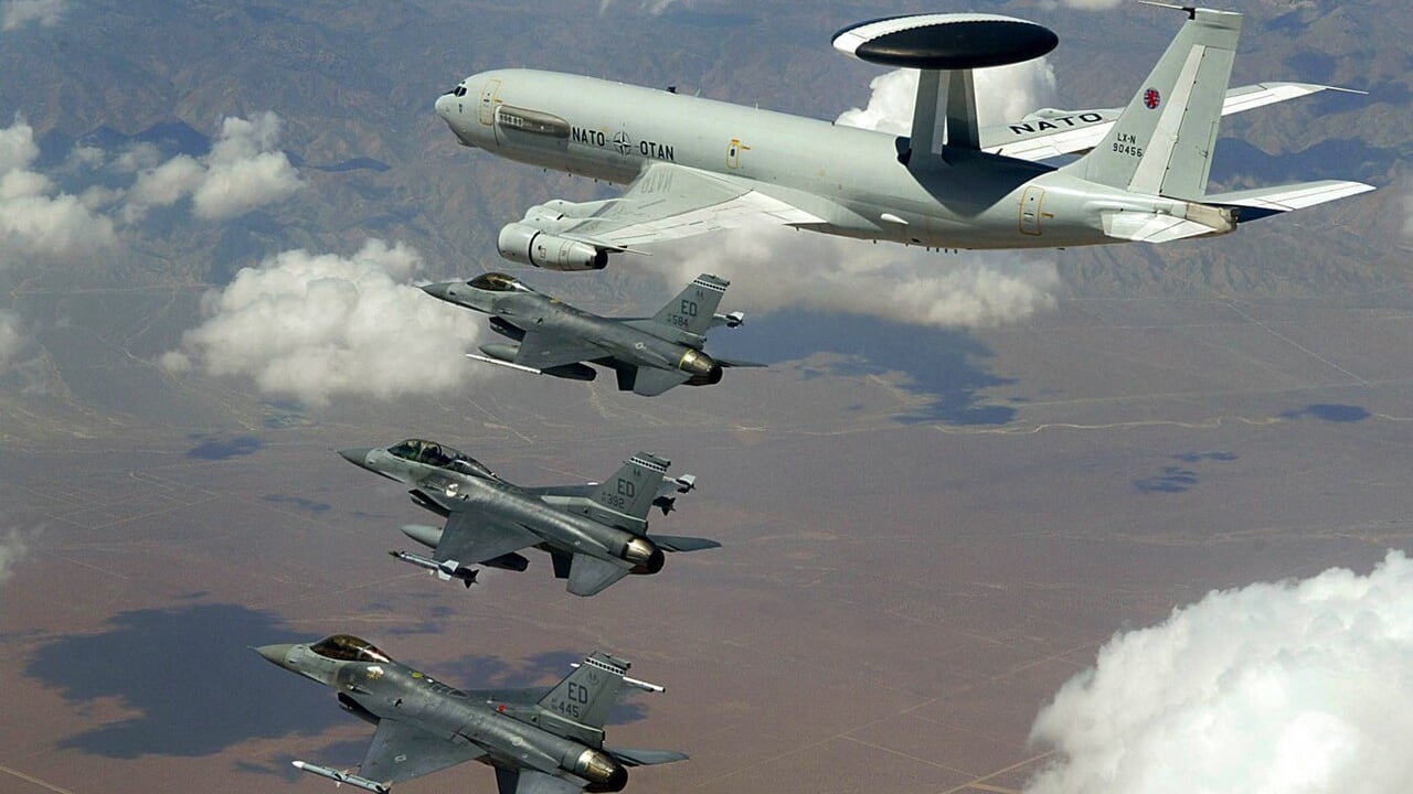 Svolta Nato nei Baltici: jet autorizzati ad abbattere le minacce esterne
