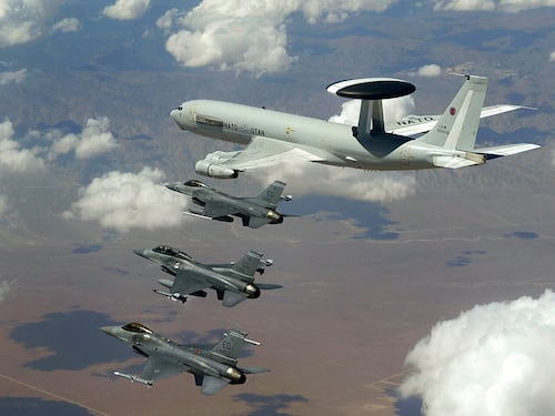 Svolta Nato nei Baltici: jet autorizzati ad abbattere le minacce esterne