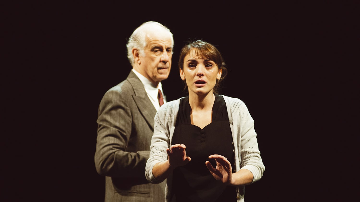Spettatrice insofferente, Servillo ferma lo spettacolo e l’invita a lasciare il teatro
