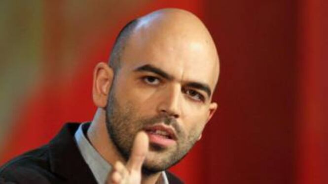 Saviano: "Mai viste le querele di Salvini". E lui lo accontenta: depositata la denuncia