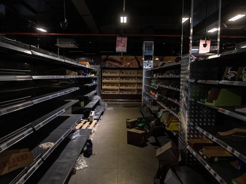 L'orrore sulla bimba al supermercato: "Mamma, il vigilante mi ha toccata"
