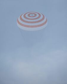 L'atterraggio sulla Terra degli astronauti della Soyuz 12