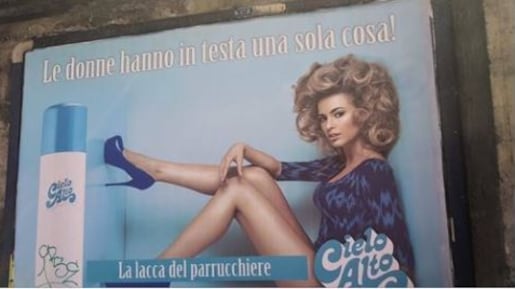 "Le donne hanno in testa una sola cosa": è bufera sullo spot sessista