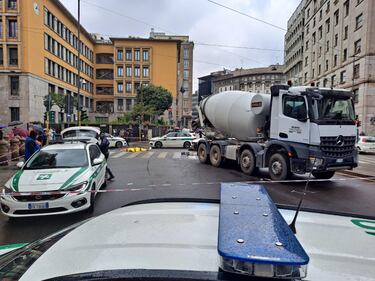 Tragedia a Milano, donna travolta e uccisa da una betoniera: i rilievi 6