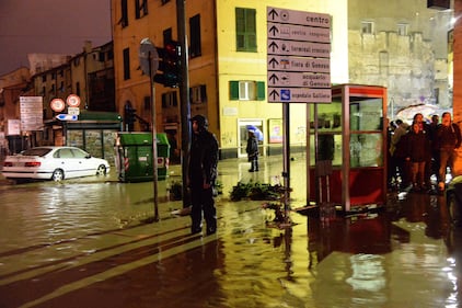 Alluvione a Genova: allagamenti, blackout, scuole chiuse 8