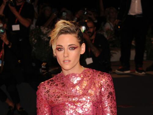 Kristen Stewart scintillante sul red carpet
