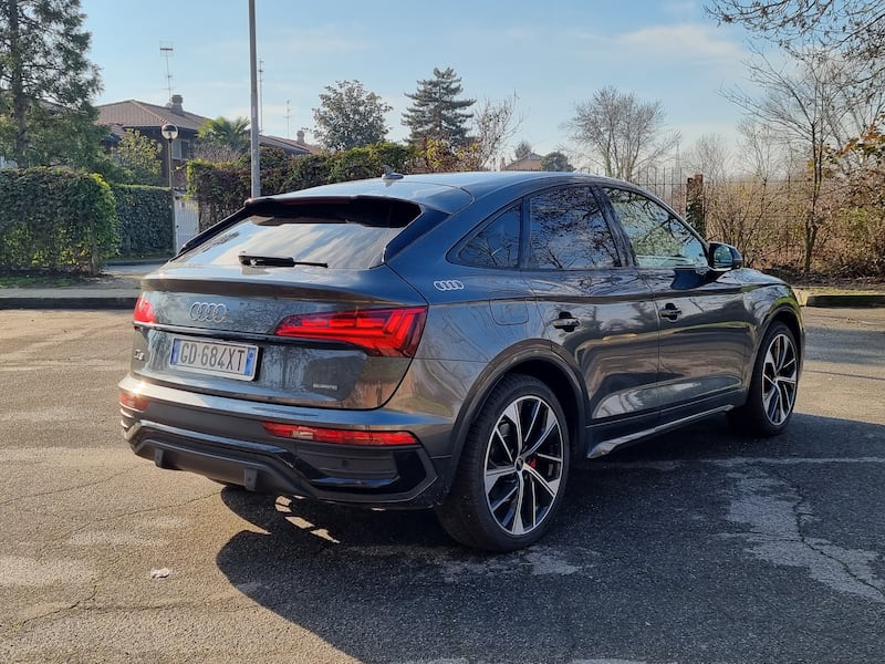 Audi Q5 Spoortback PHEV, guarda le foto 11
