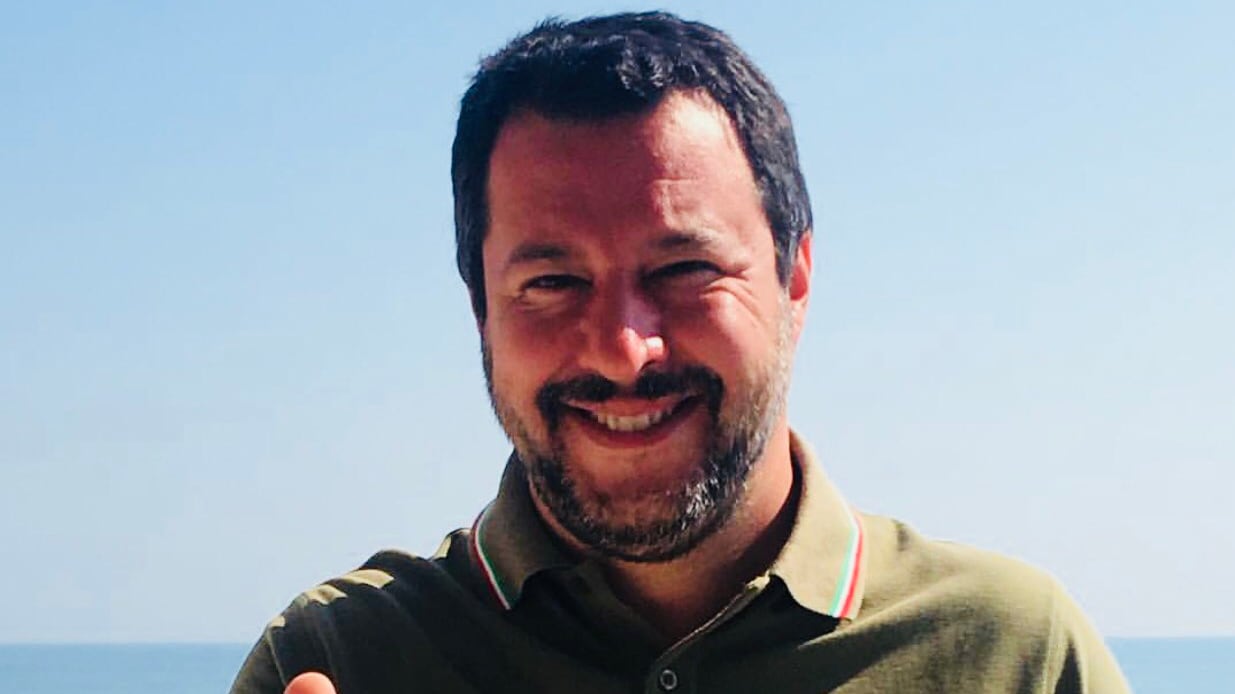 Salvini, la strategia della maglietta