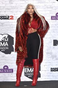 Il look particolare della rapper Stefflon Don agli MTV EMAs 2