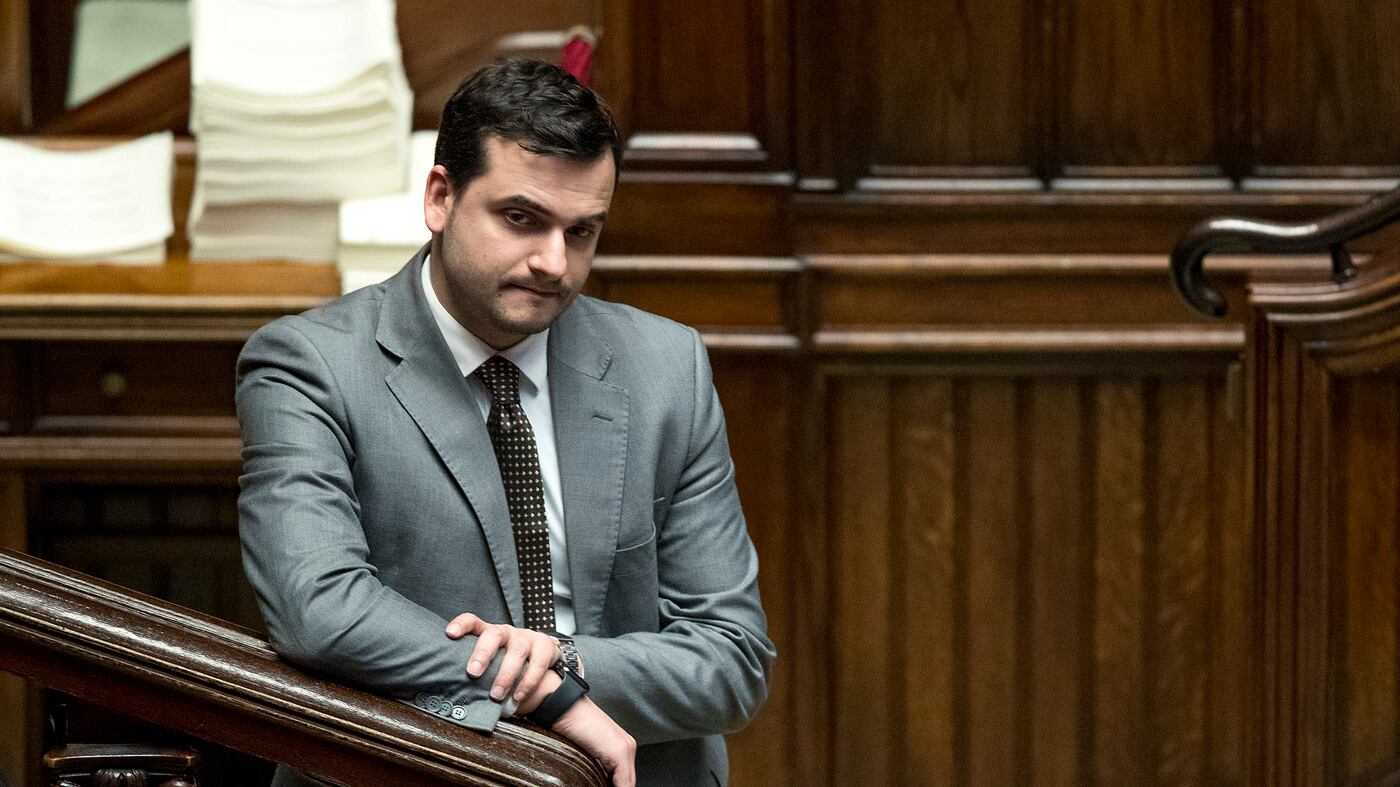"Porci, mafiosi...": Bizzarri zittisce Sibilia