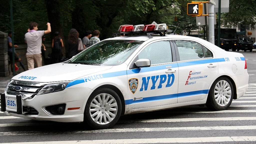 New York, polizia sotto attacco: due agenti feriti nel giro di dodici ore