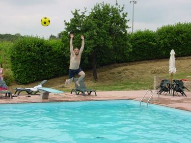 La passione per i tuffi di Uggetti (inguaiato dalle piscine) 2