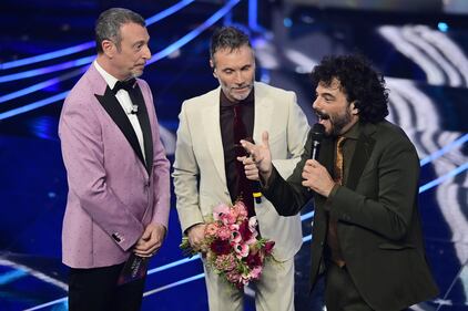 Sanremo 2024: ecco il look della quarta serata del Festival di Nek e Renga 6