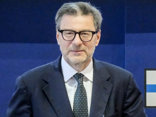 Giorgetti promuove la manovra: "Soddisfatto, percorso tortuoso ma arrivati in vetta"